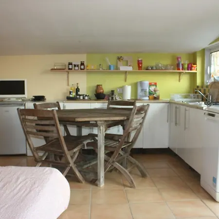 Presbytere De Jonquiere B&B 라보르