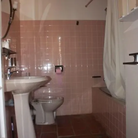 Presbytere De Jonquiere Bed & Breakfast 3*